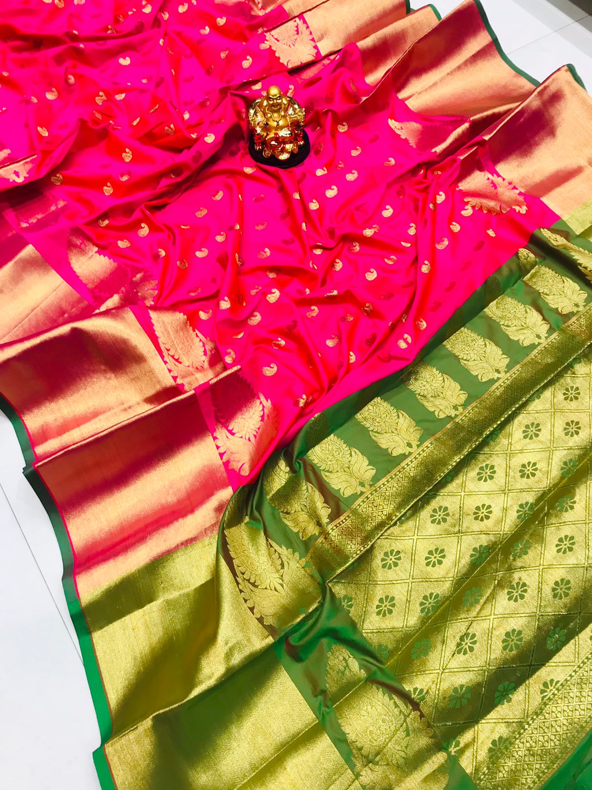 Dissemble Dark Pink Banarasi Silk Saree With Flameboyant Blouse Piece