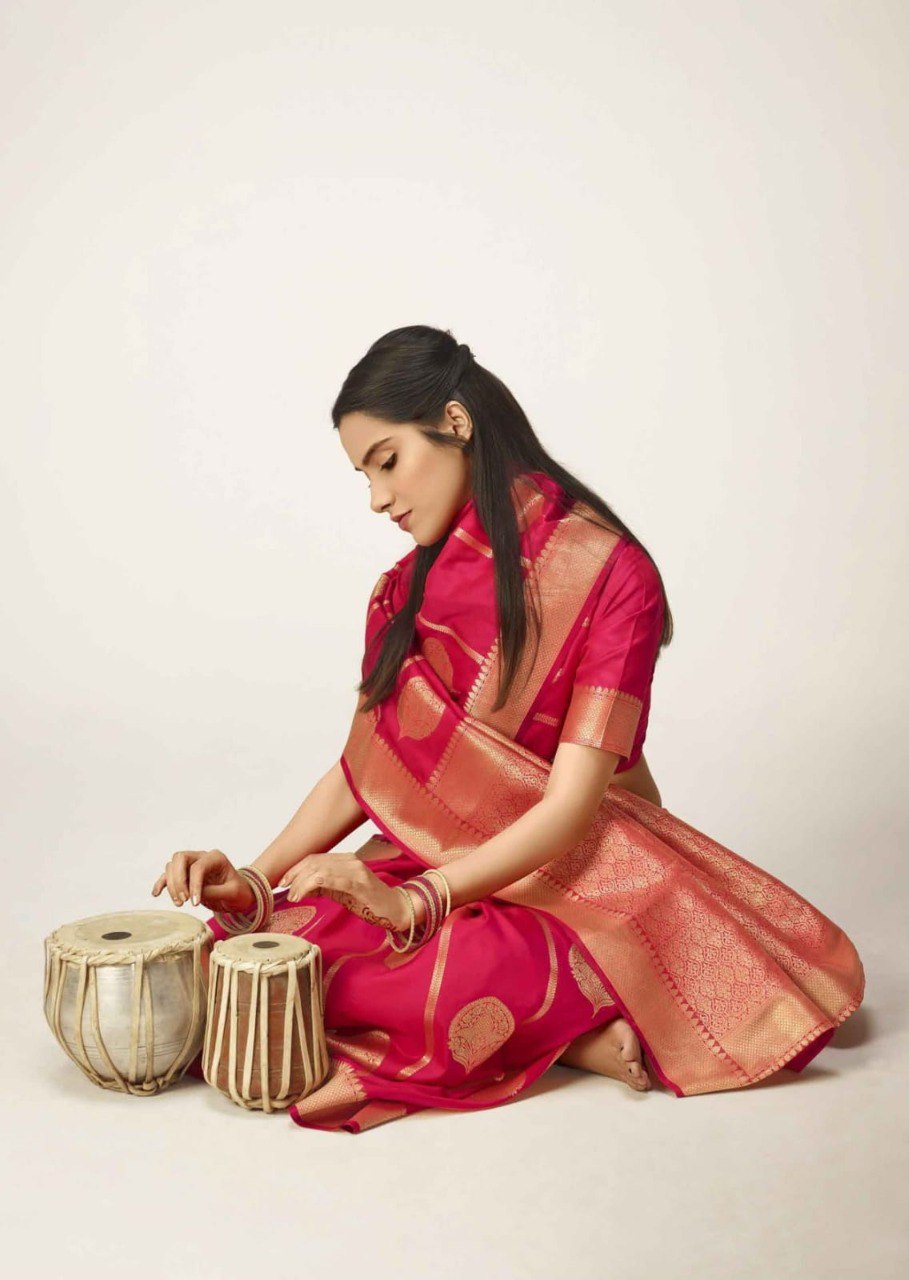 Bucolic Dark Pink Kanjivaram Silk With A glam Blouse Piece