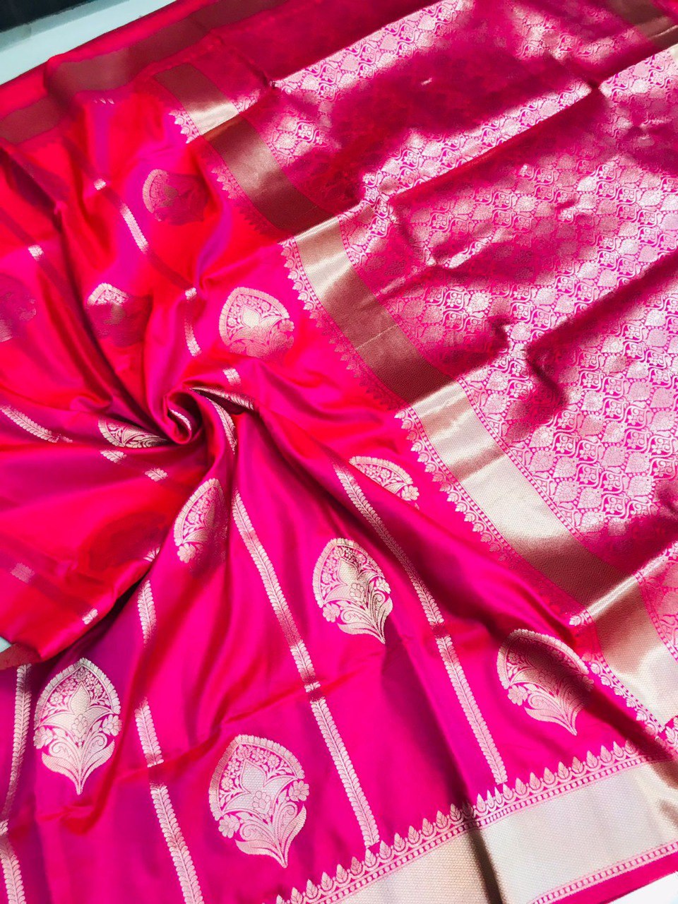 Bucolic Dark Pink Kanjivaram Silk With A glam Blouse Piece