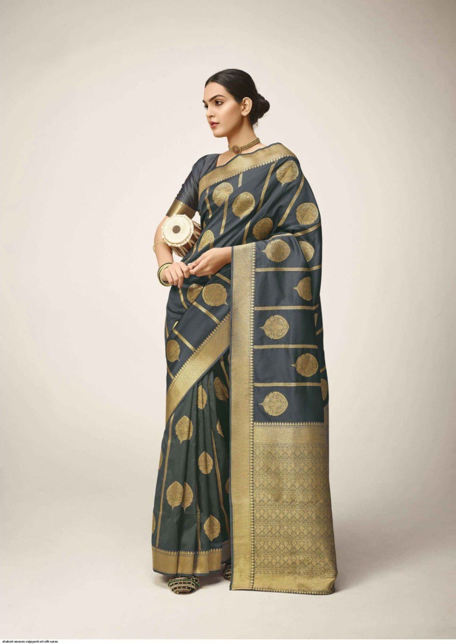 Brood Grey Kanjivaram Silk With A glam Blouse Piece