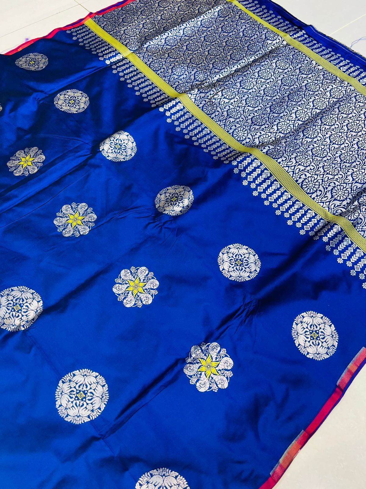 Captivating Royal Blue Soft Silk Saree With Majesty Blouse Piece