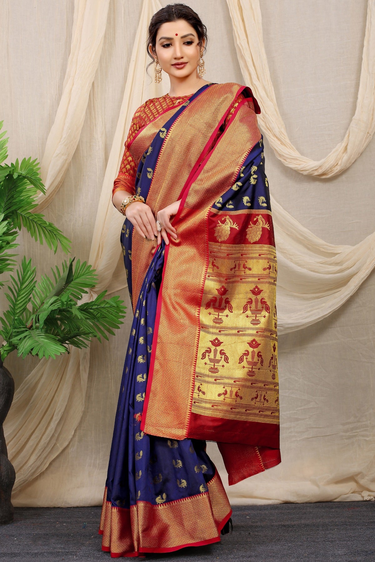 Profuse Navy Blue Paithani Silk Saree With Super Demesne Blouse Piece