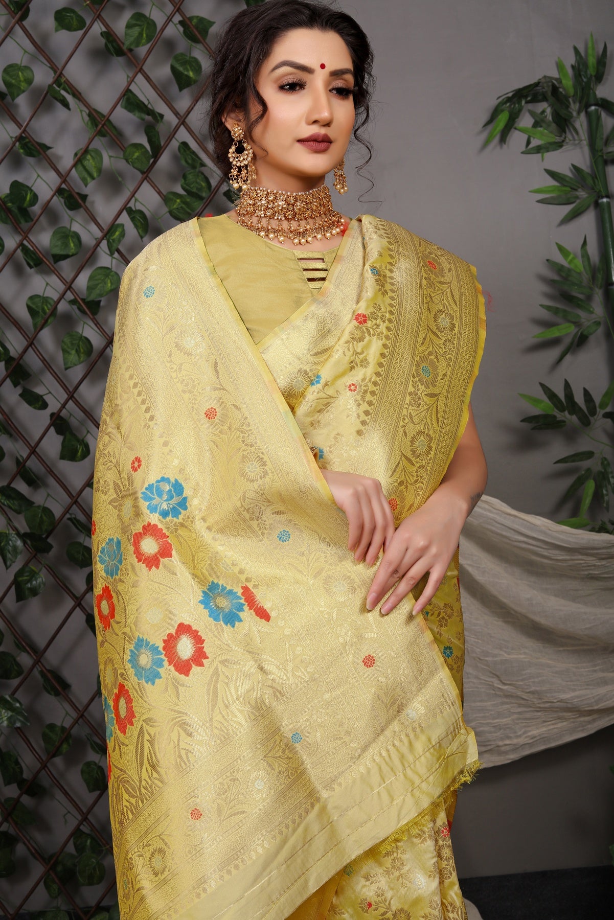 Delectable Beige Banarasi Silk Saree With Skinny Blouse Piece
