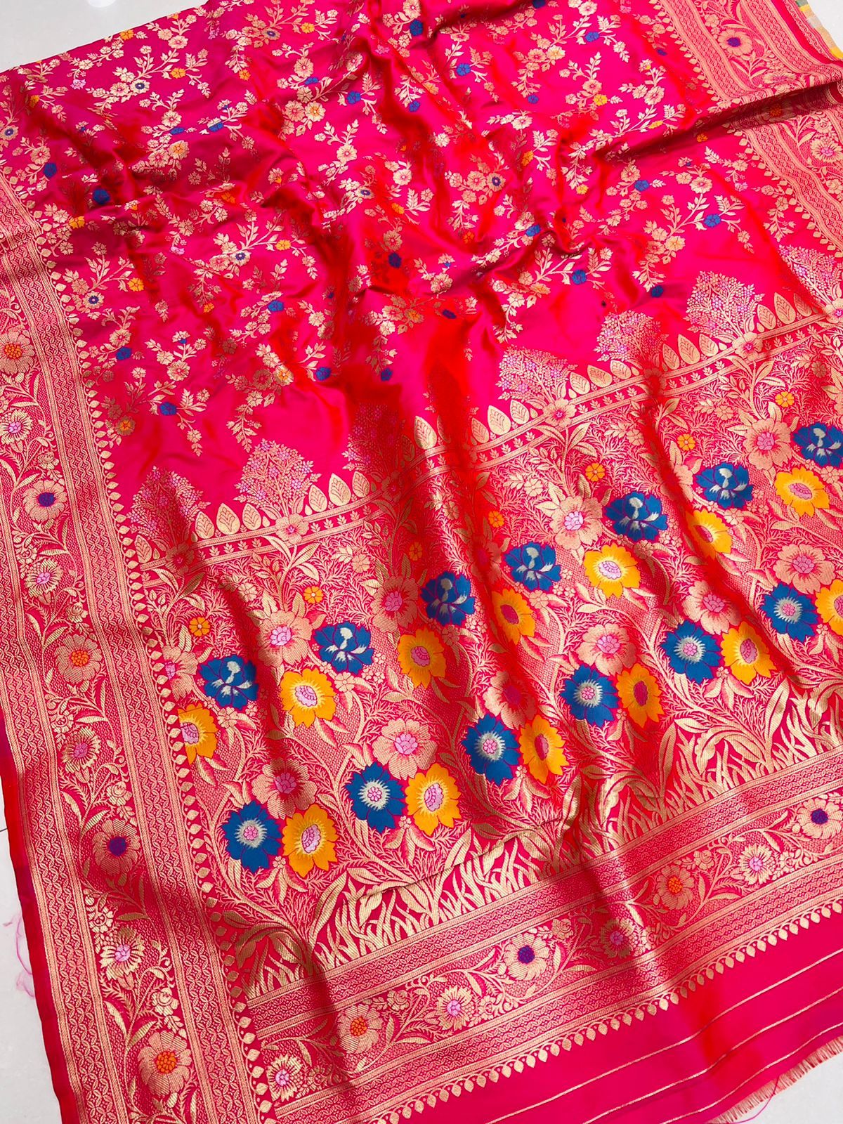 Susurrous Dark Pink Banarasi Silk Saree With Skinny Blouse Piece
