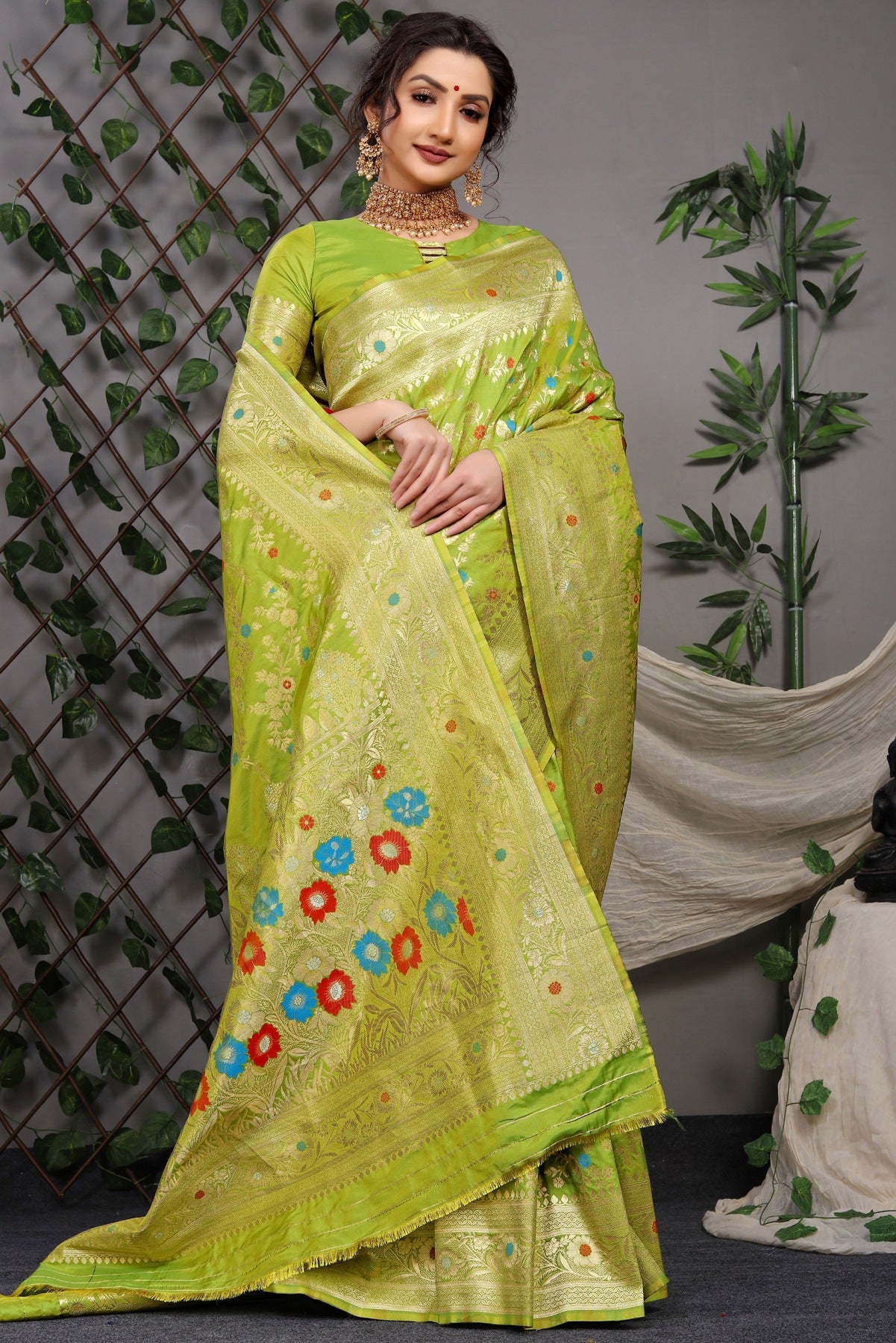 Vestigial Green Banarasi Silk Saree With Skinny Blouse Piece