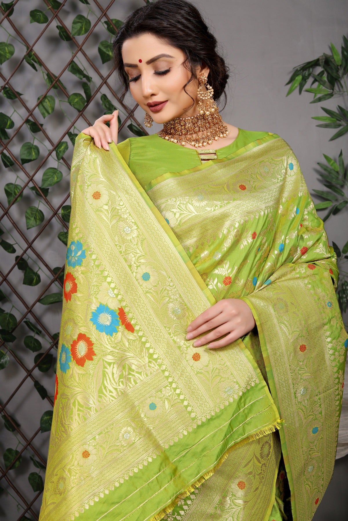 Vestigial Green Banarasi Silk Saree With Skinny Blouse Piece