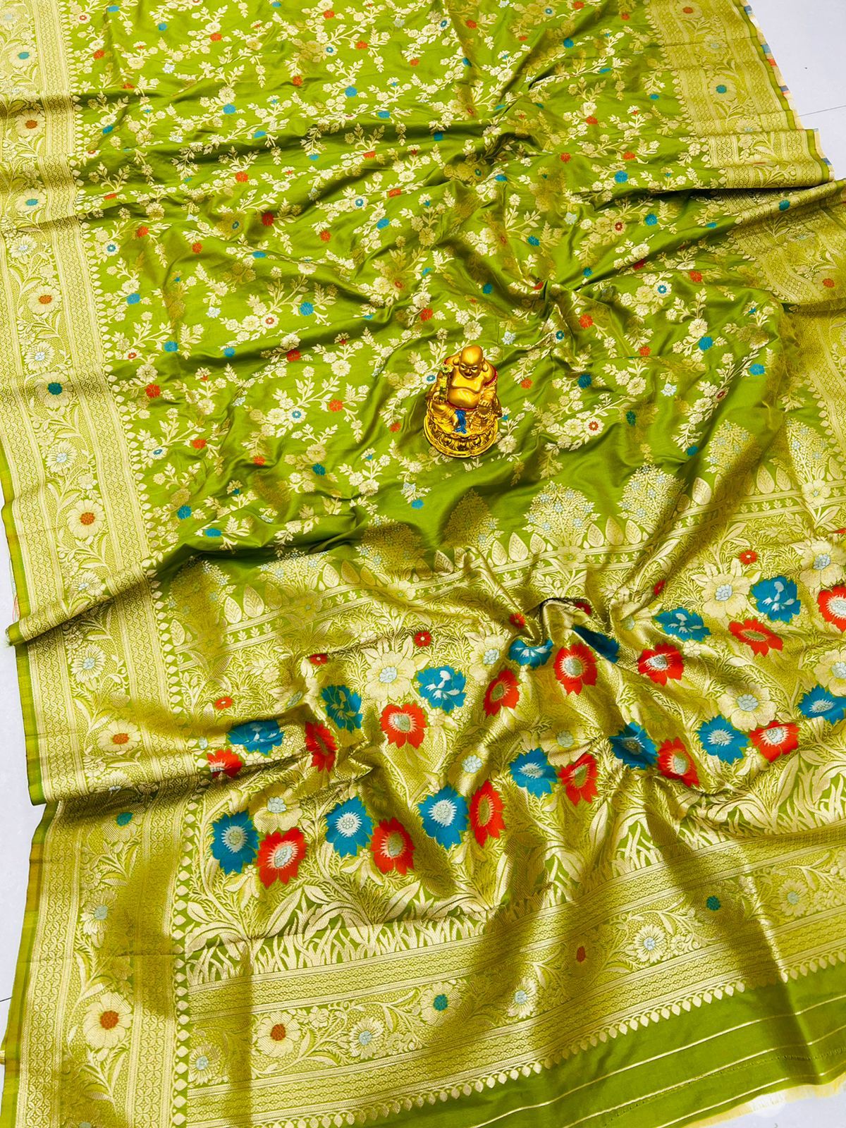 Vestigial Green Banarasi Silk Saree With Skinny Blouse Piece