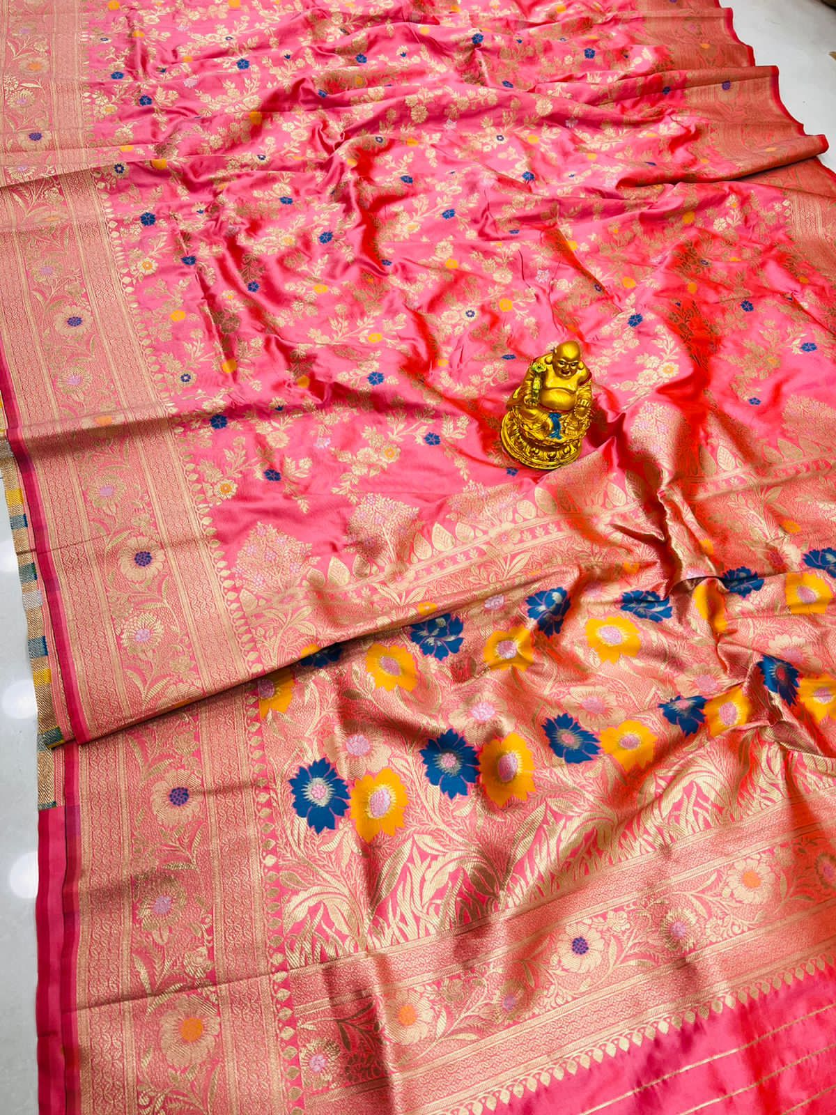 Magnetic Pink Banarasi Silk Saree With Skinny Blouse Piece