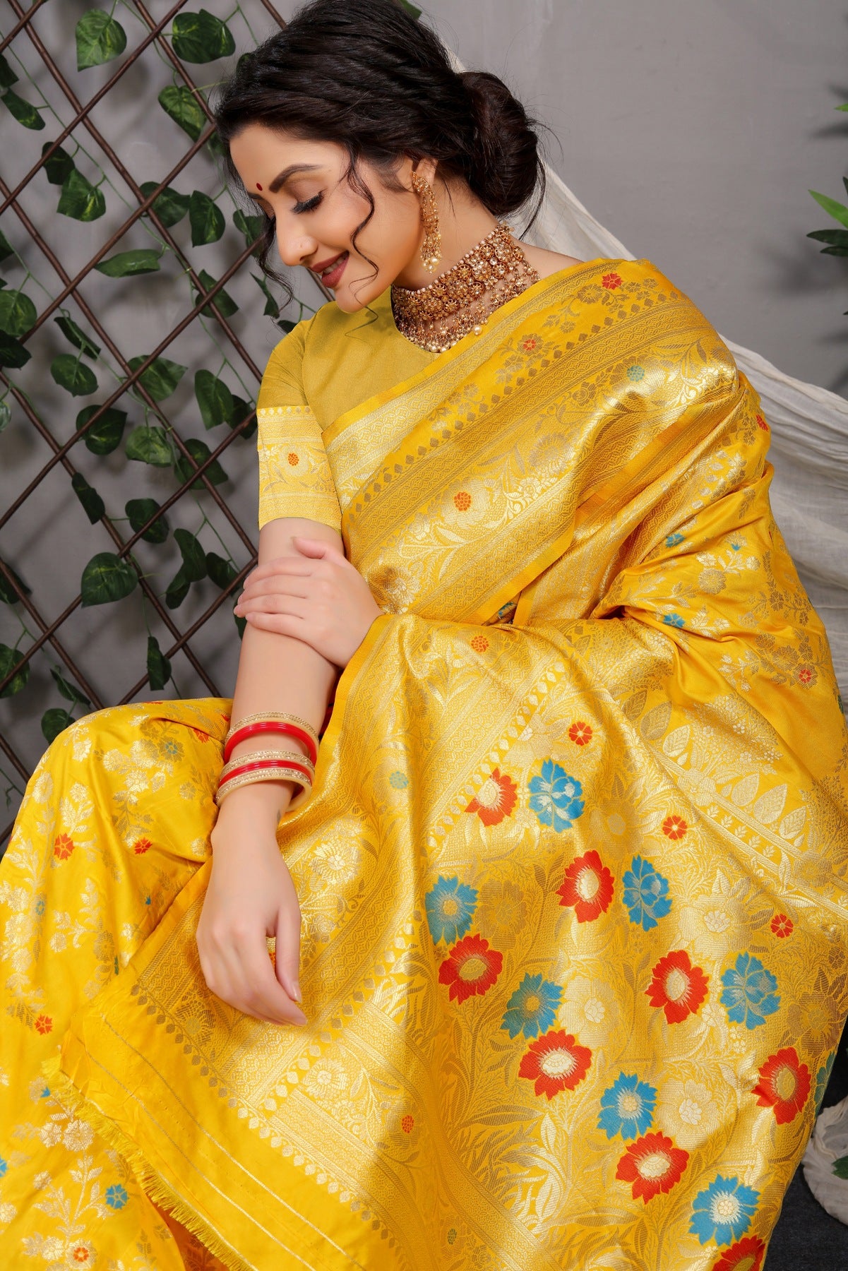 Staggering Yellow Banarasi Silk Saree With Skinny Blouse Piece
