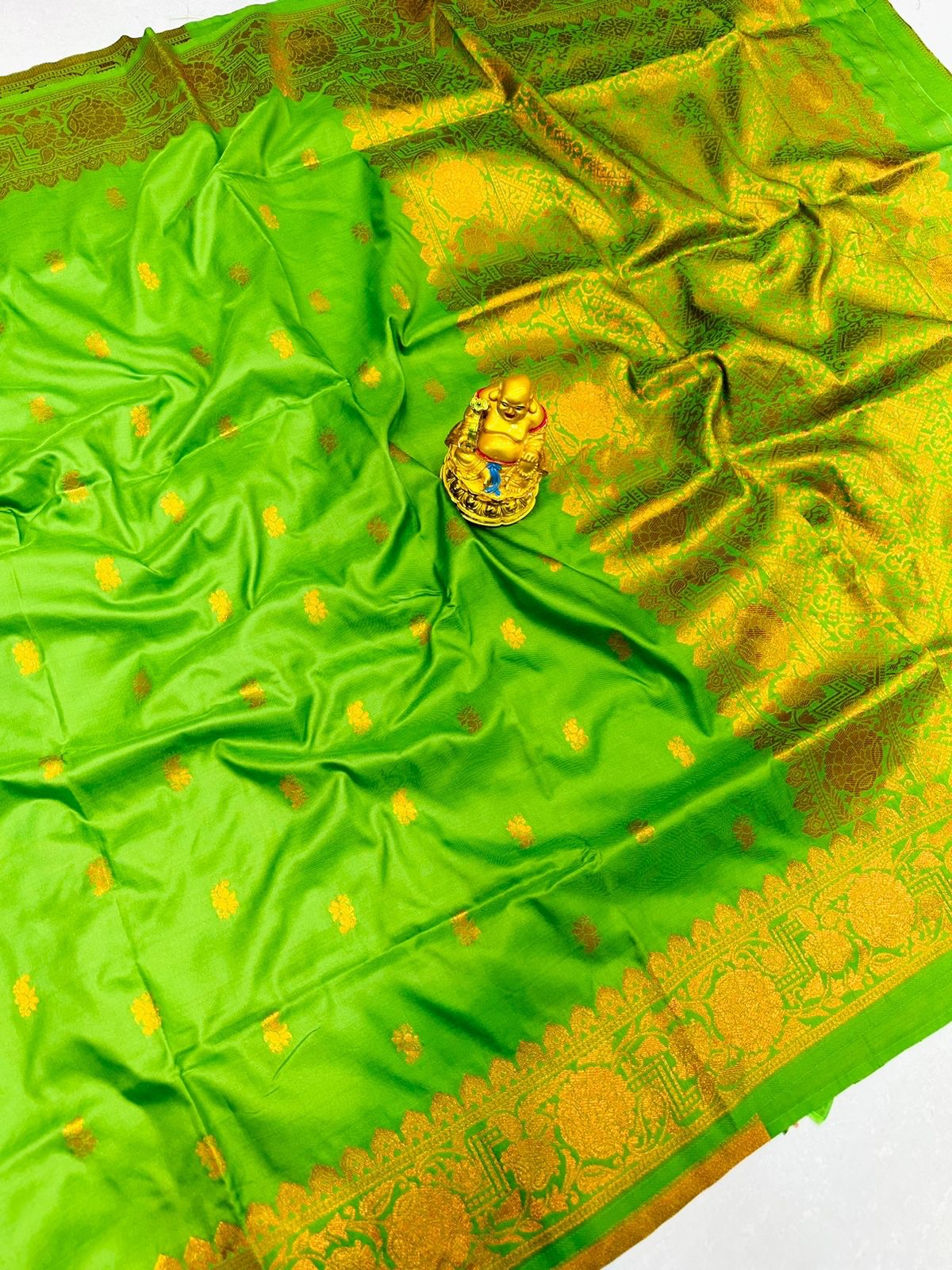 Skinny Green Soft Banarasi Silk Saree With Unique Blouse Piece