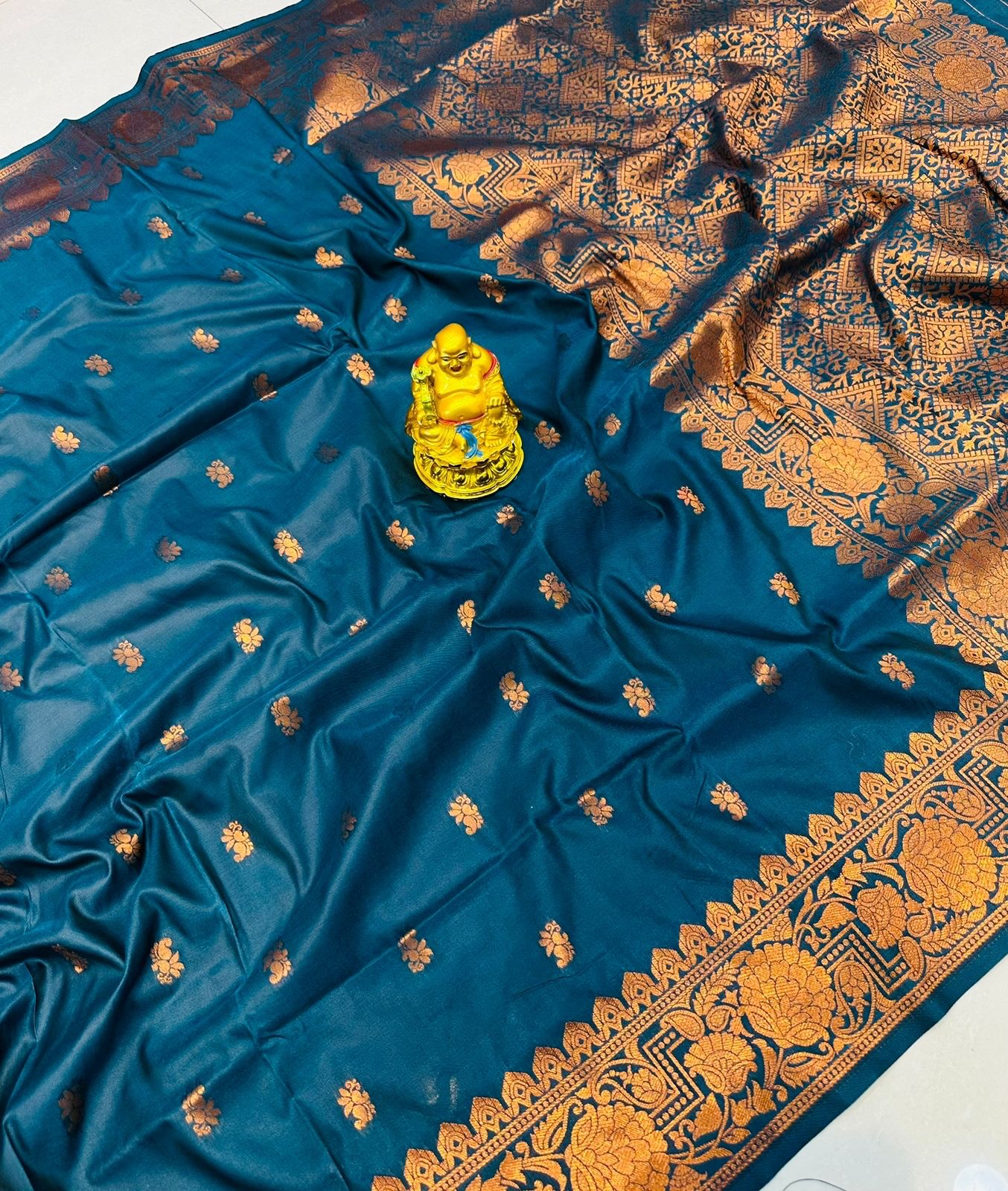 Hypnotic Rama Soft Banarasi Silk Saree With Unique Blouse Piece