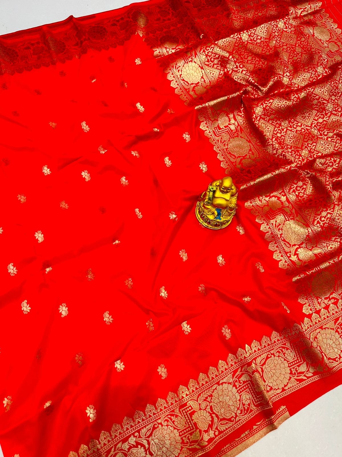 Ethnic Red Soft Banarasi Silk Saree With Unique Blouse Piece