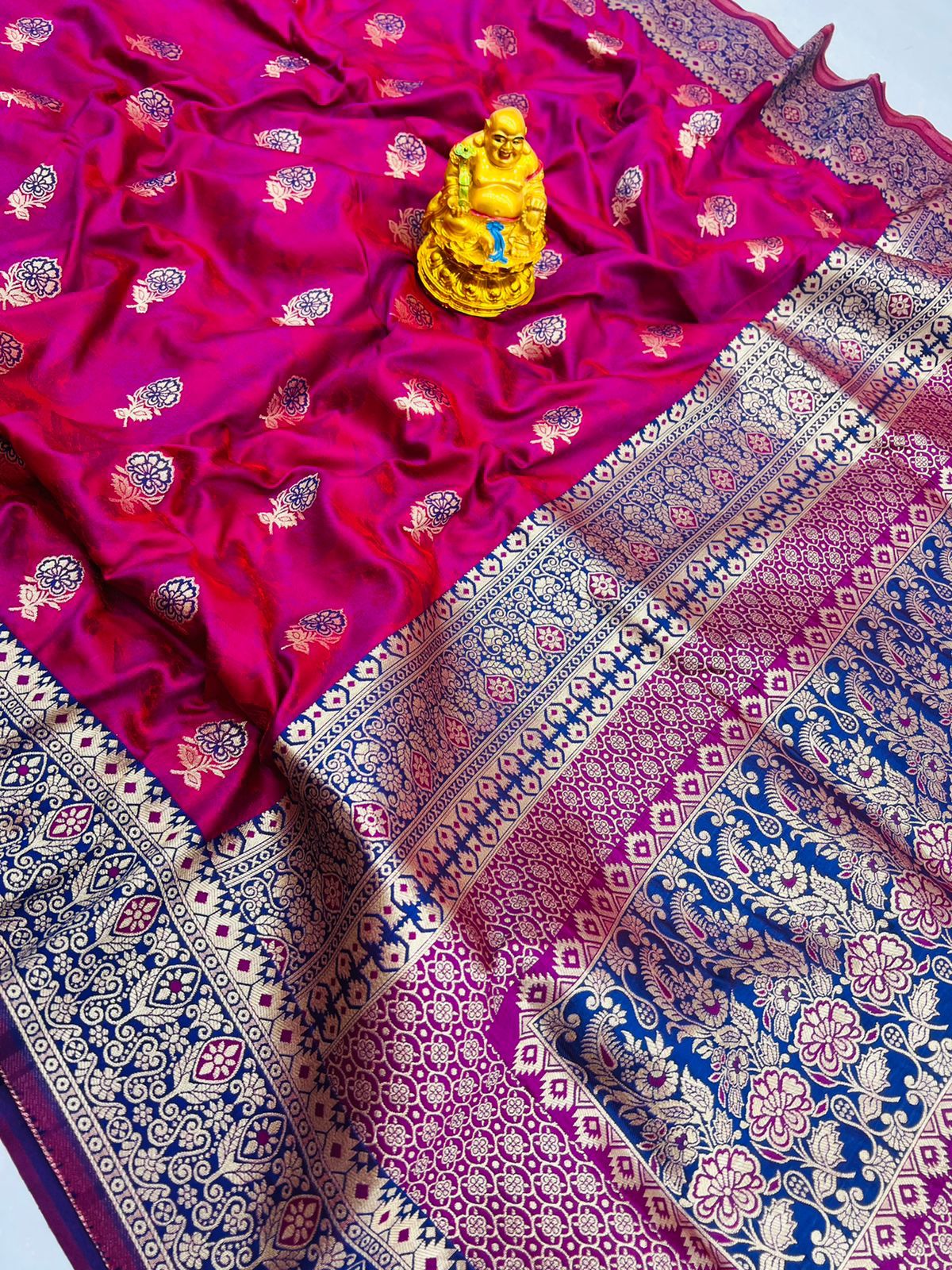 Tremendous Purple Banarasi Silk Saree With Redolent Blouse Piece
