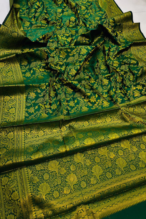 Load image into Gallery viewer, Effervescent Dark Green  Soft Banarasi Silk Saree With Lissome Blouse Piece
