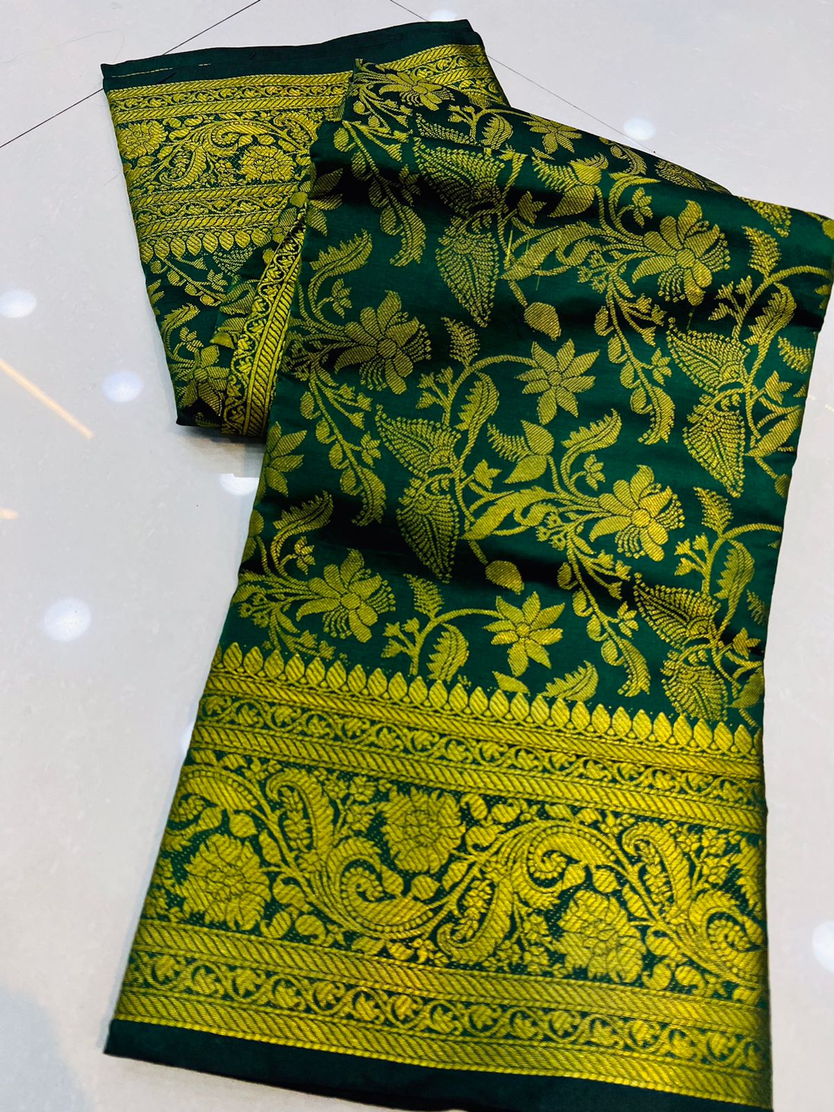 Effervescent Dark Green  Soft Banarasi Silk Saree With Lissome Blouse Piece