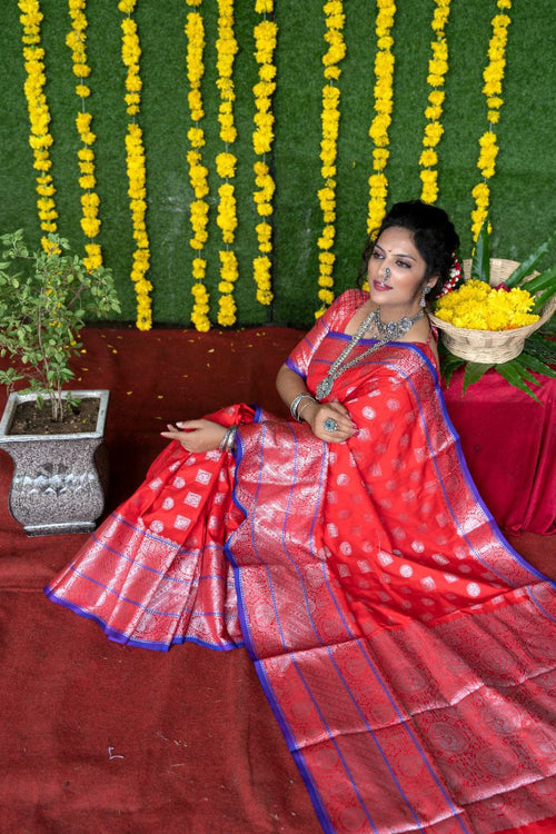 Load image into Gallery viewer, Marvellous Red Banarasi Silk Saree With Symmetrical Blouse Piece

