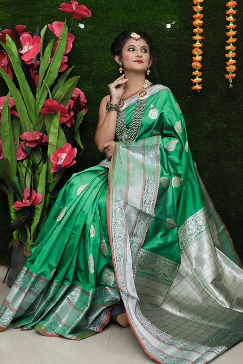 Load image into Gallery viewer, Excellent Green Banarasi Silk Saree With Forbearance Blouse Piece

