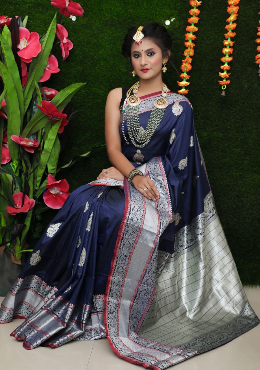 Divine Navy Blue Banarasi Silk Saree With Forbearance Blouse Piece