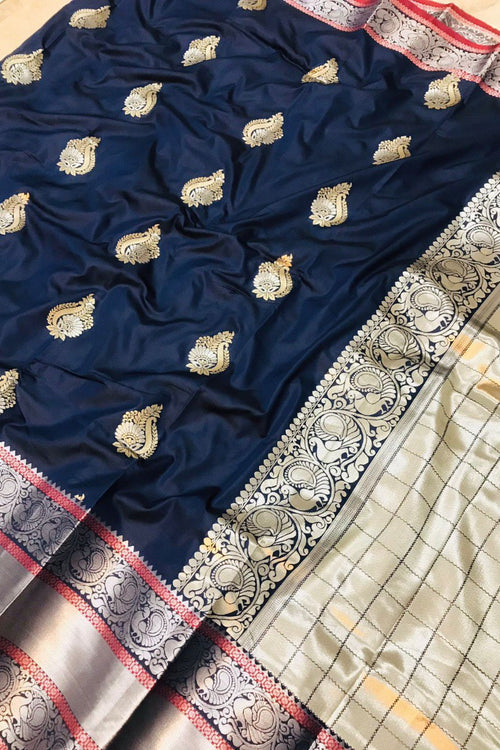 Load image into Gallery viewer, Divine Navy Blue Banarasi Silk Saree With Forbearance Blouse Piece
