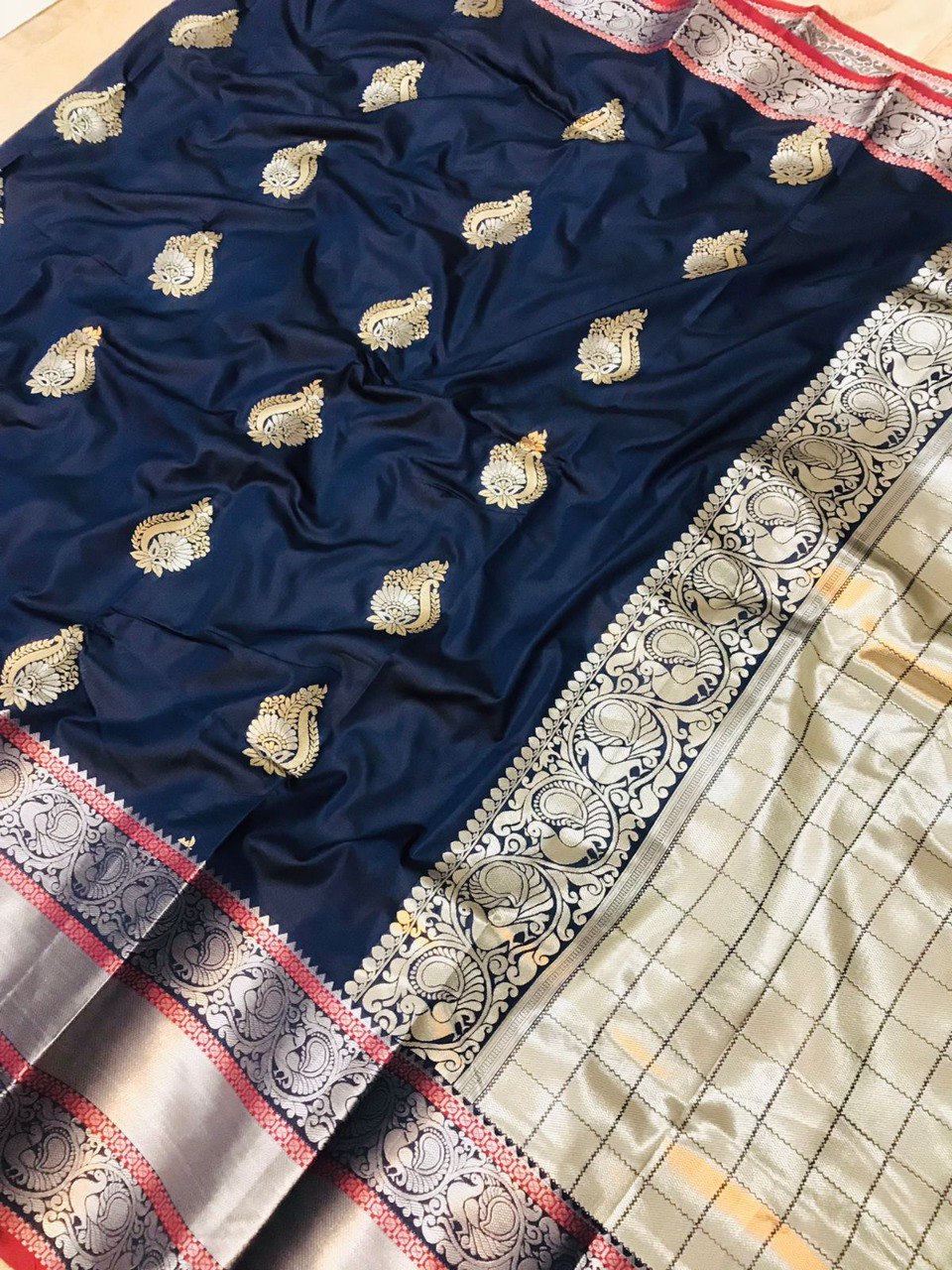 Divine Navy Blue Banarasi Silk Saree With Forbearance Blouse Piece