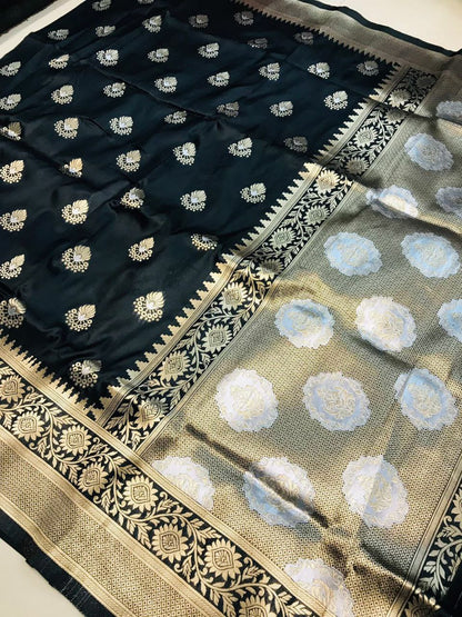 Delectable Black Kanjivaram Silk With Effervescent Blouse Piece