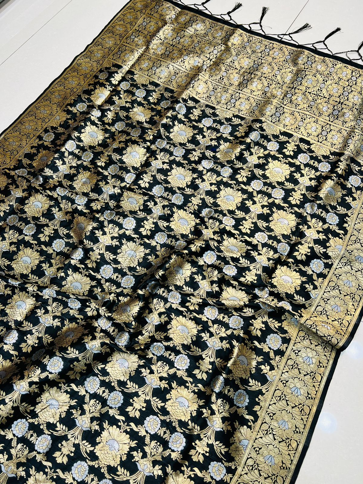 Gleaming Black Banarasi Silk Saree With Fairytale Blouse Piece