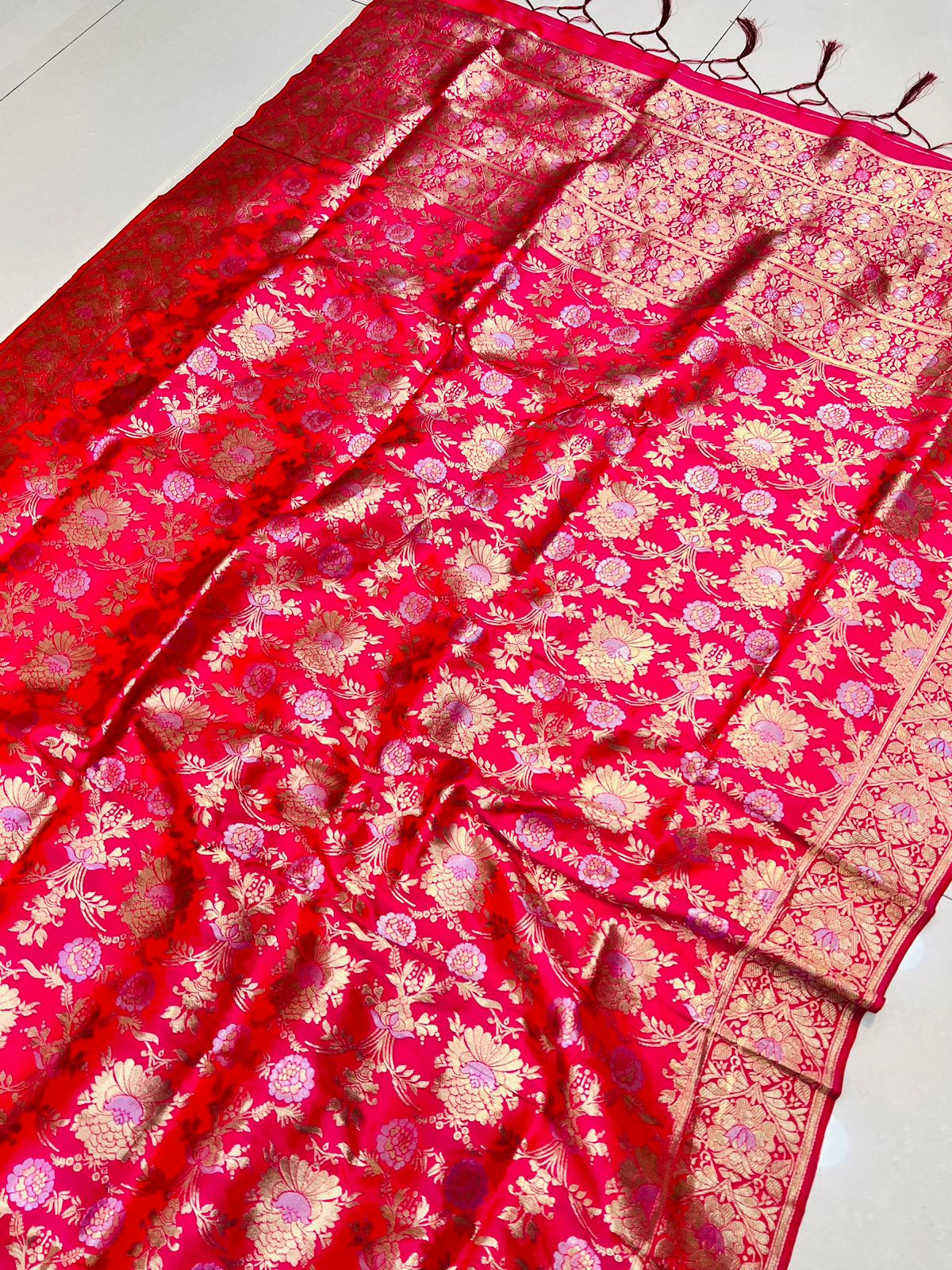 Wonderful Dark Pink Banarasi Silk Saree With Fairytale Blouse Piece