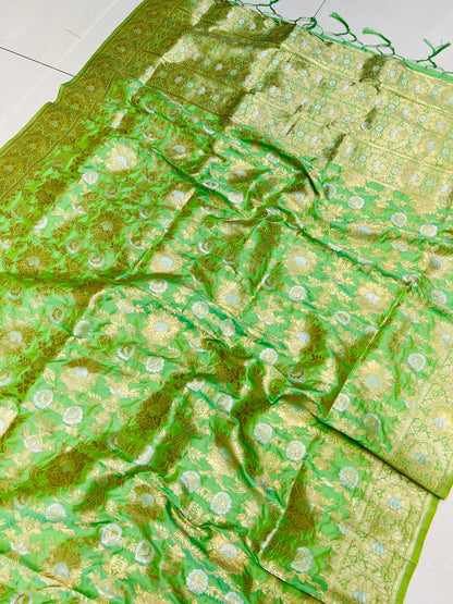 Sensational Green Banarasi Silk Saree With Fairytale Blouse Piece