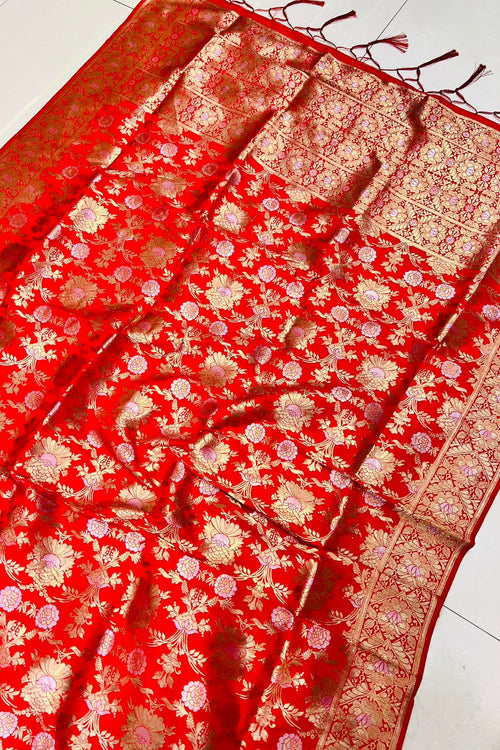 Load image into Gallery viewer, Phenomenal Red Banarasi Silk Saree With Fairytale Blouse Piece
