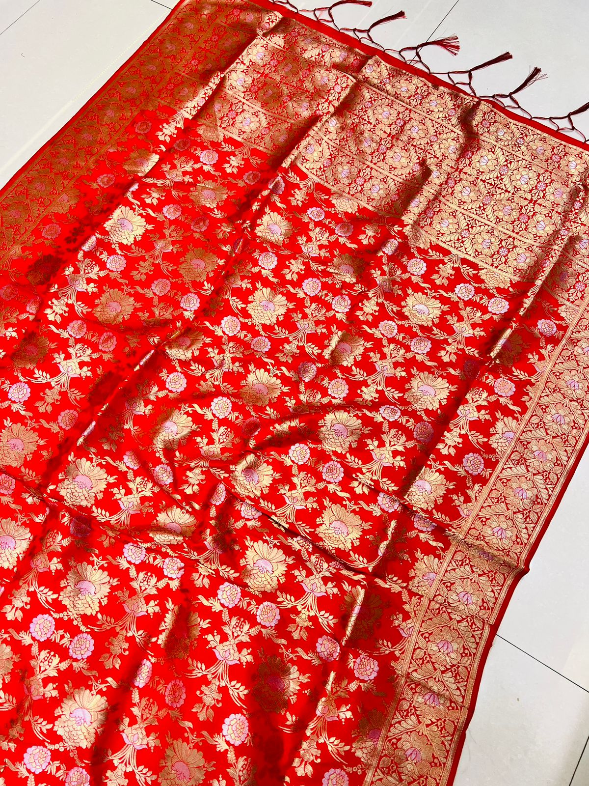 Phenomenal Red Banarasi Silk Saree With Fairytale Blouse Piece