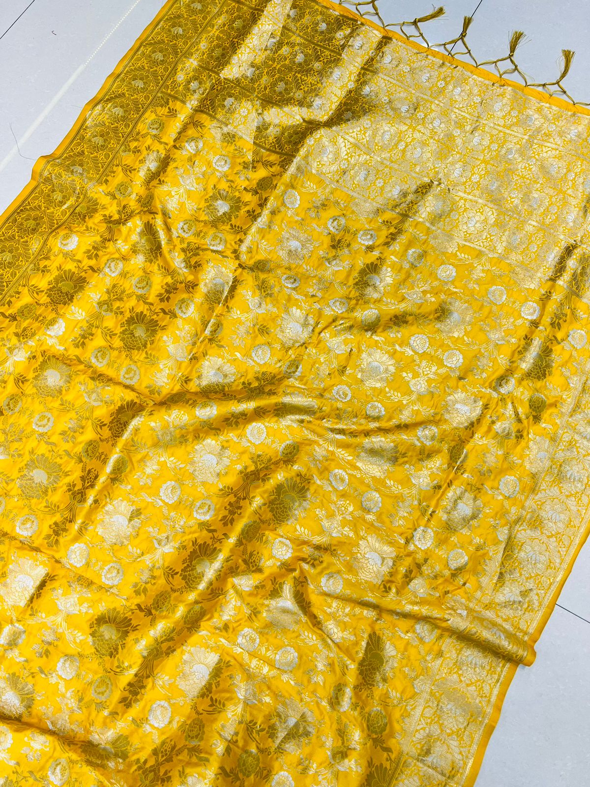 Prominent Yellow Banarasi Silk Saree With Fairytale Blouse Piece