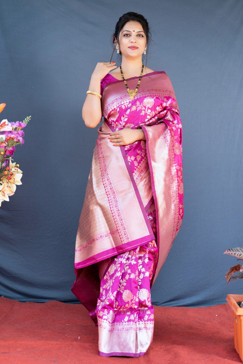 Load image into Gallery viewer, Splendorous Dark Pink Banarasi Silk Saree With Lissome Blouse Piece
