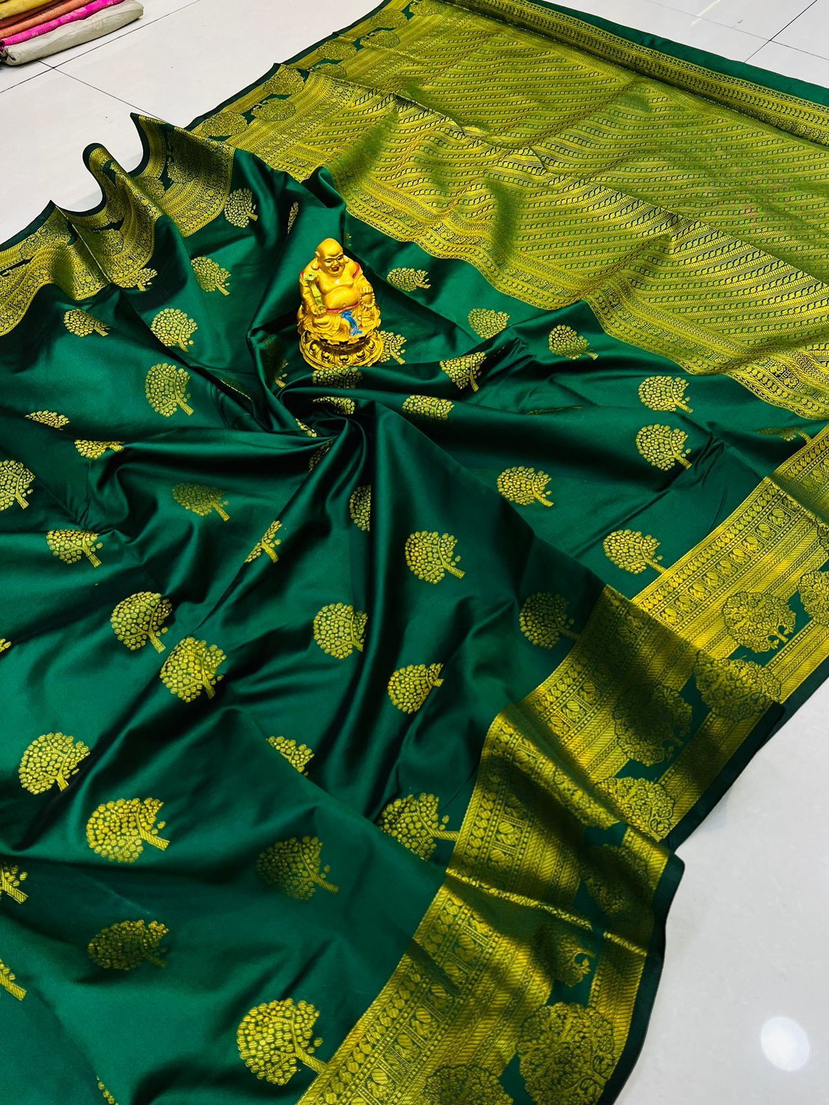 Sophisticated Dark Green Soft Banarasi Silk Saree With Supernal Blouse Piece
