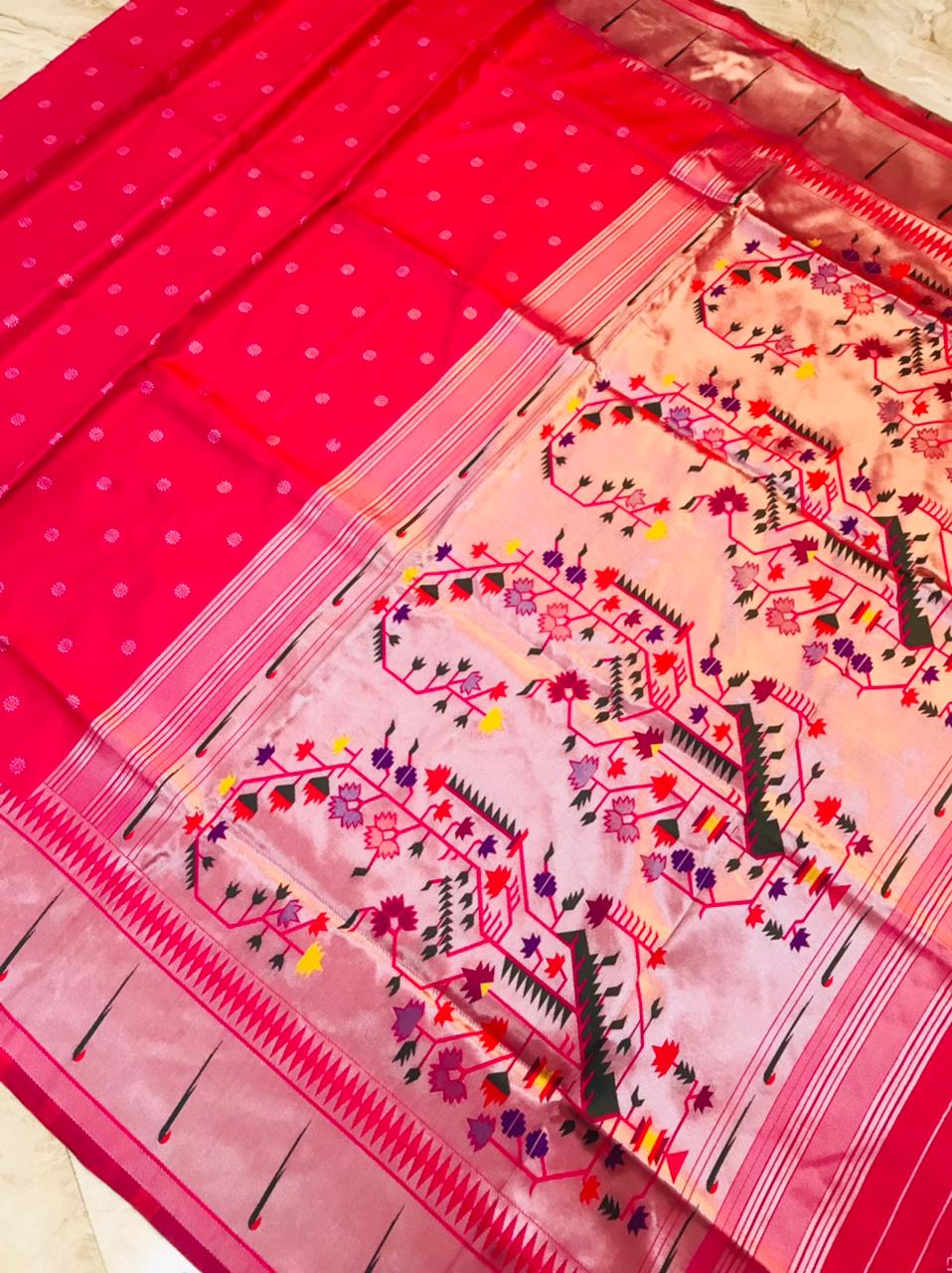 Extraordinary Dark Pink Paithani Silk Saree With Magnetic Blouse Piece