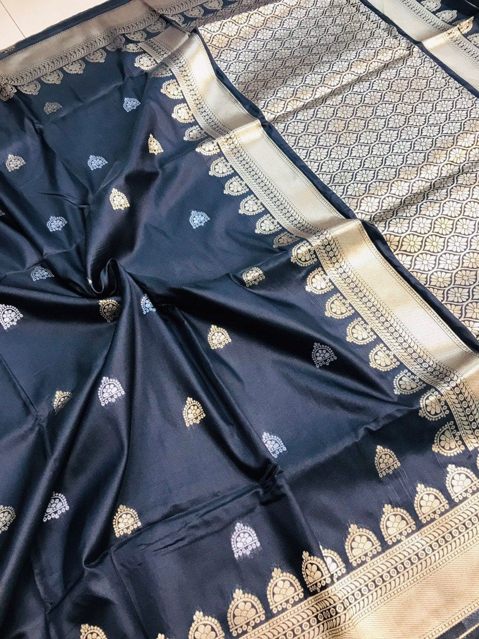 Unique Black Banarasi Silk Saree With Classic Blouse Piece