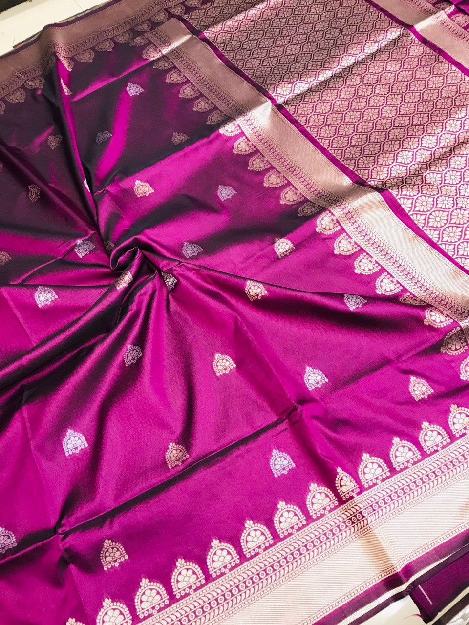 Outstanding Purple Banarasi Silk Saree With Classic Blouse Piece
