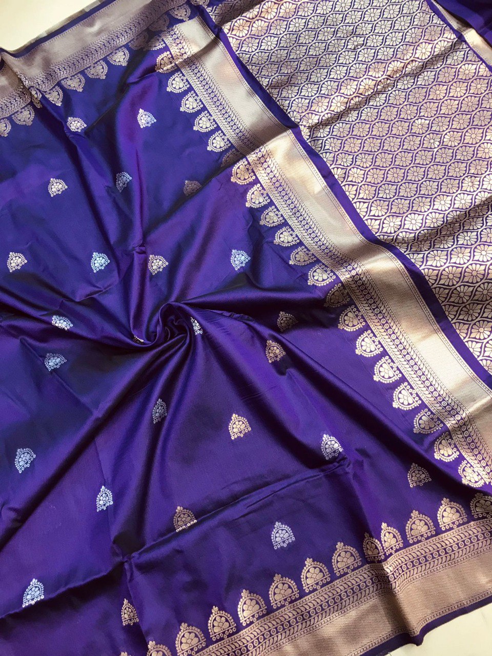 Staring Royal Blue Banarasi Silk Saree With Classic Blouse Piece