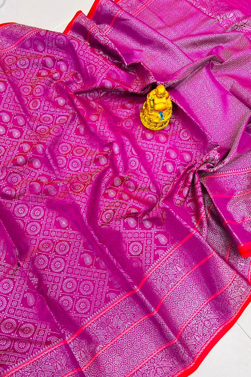 Load image into Gallery viewer, Imbrication Dark Pink Banarasi Silk Saree With Classic Blouse Piece
