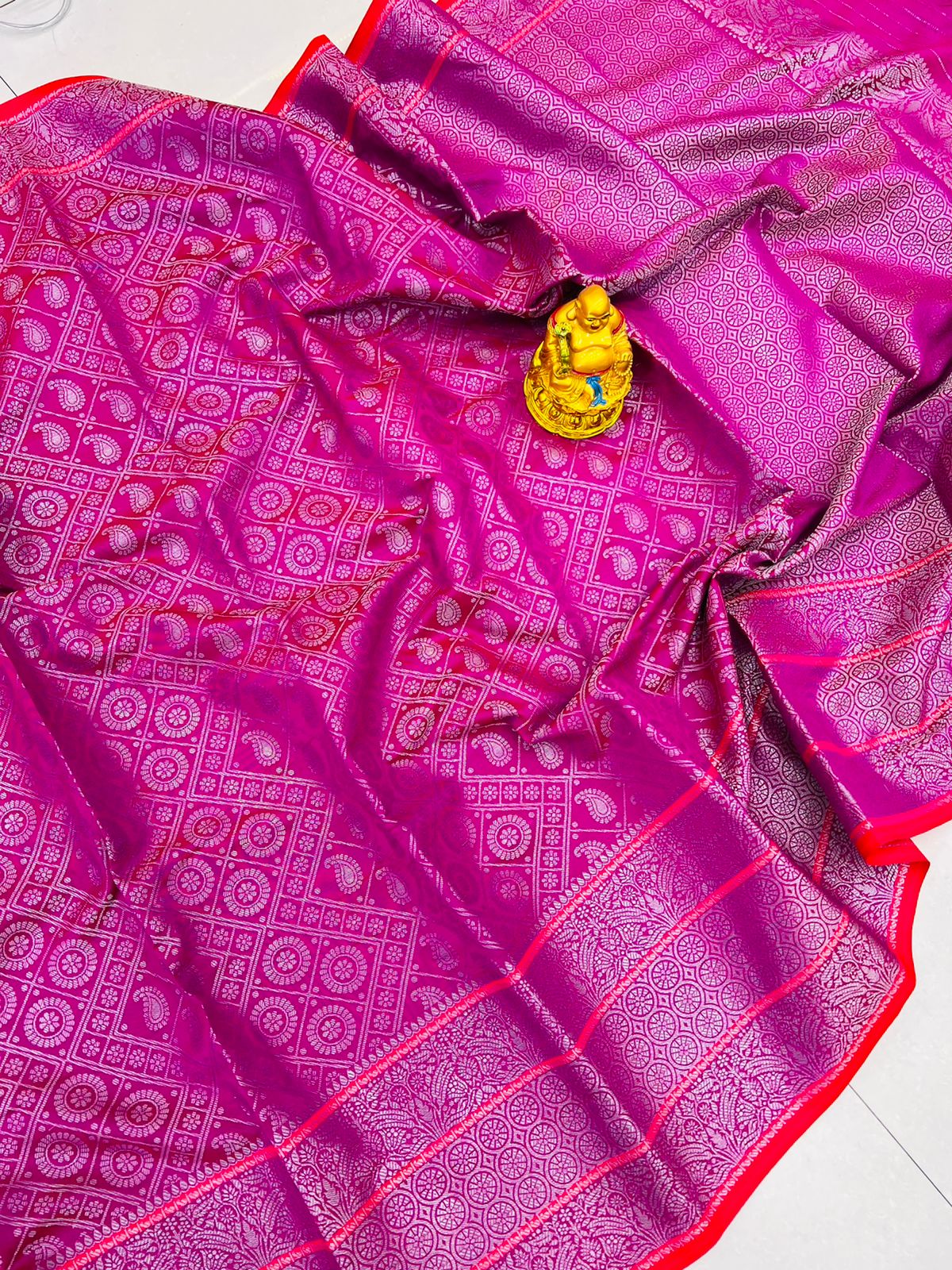 Imbrication Dark Pink Banarasi Silk Saree With Classic Blouse Piece