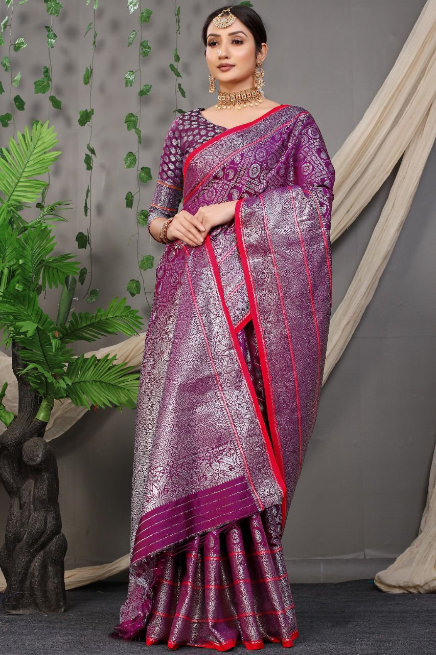 Mellifluous Purple Banarasi Silk Saree With Classic Blouse Piece