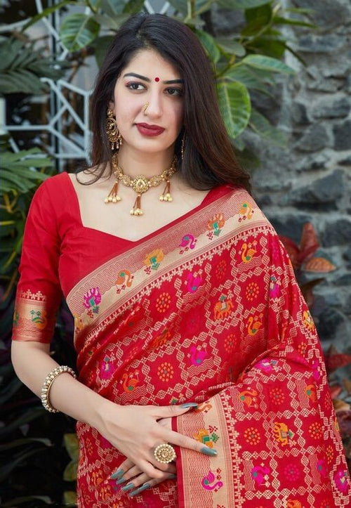 Load image into Gallery viewer, Fugacious Red Soft Banarasi Silk Saree With Redolent Blouse Piece
