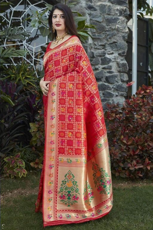 Fugacious Red Soft Banarasi Silk Saree With Redolent Blouse Piece