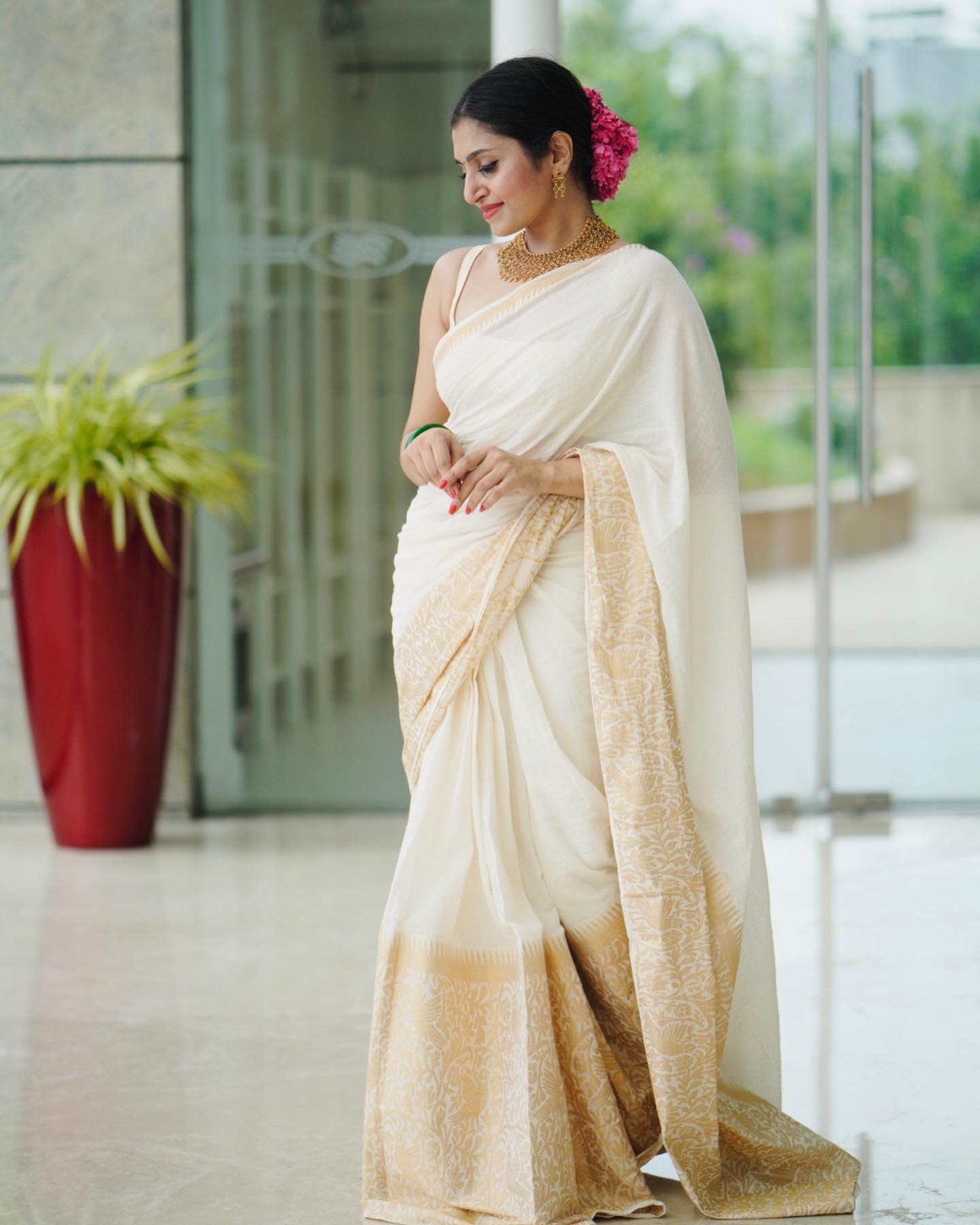 Seraglio White Soft Silk Saree With Serendipity Blouse Piece