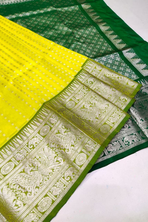 Load image into Gallery viewer, Extraordinary Lemon Soft Banarasi Silk Saree With Alluring Blouse Piece
