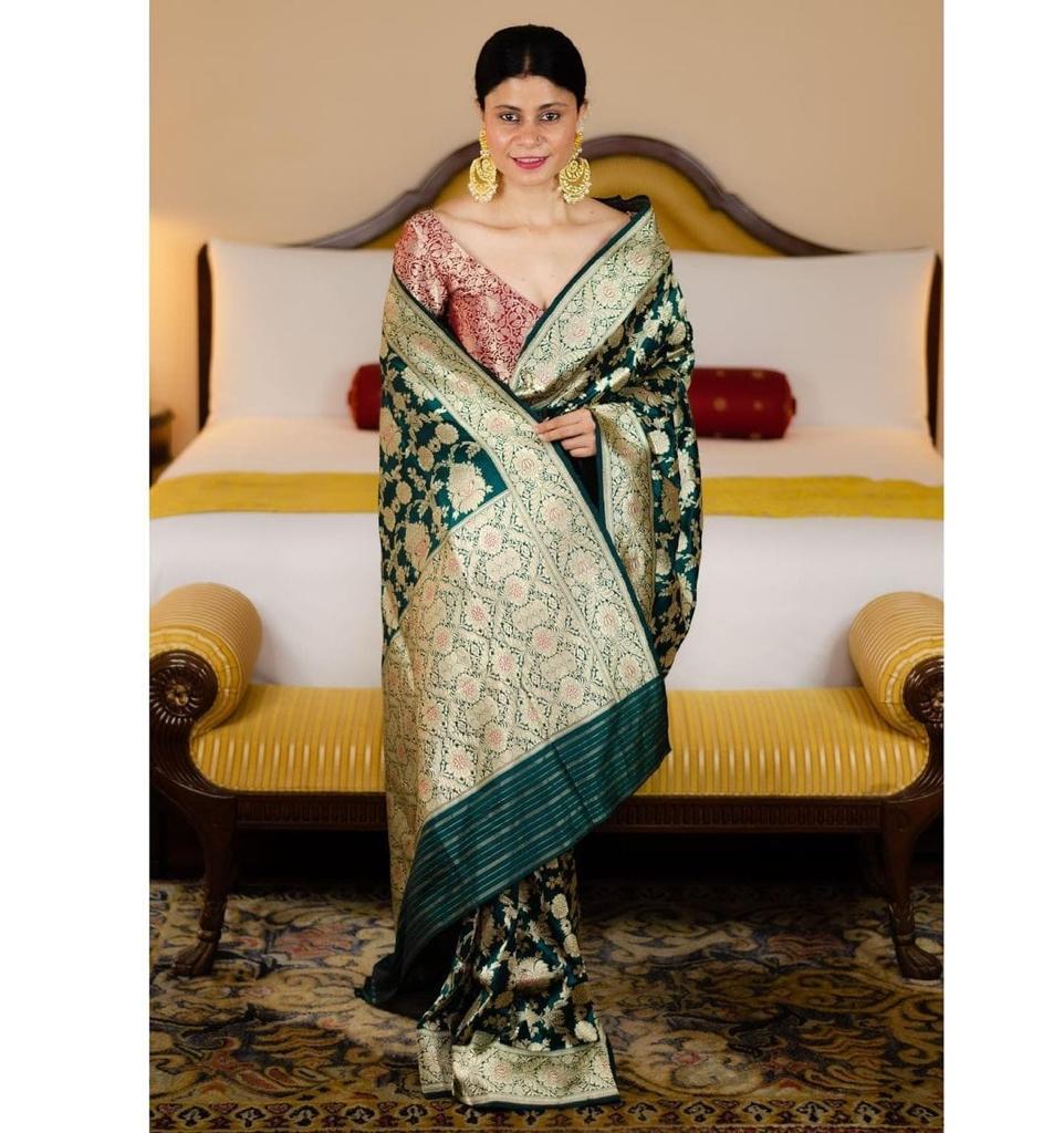 Blissful Green Soft Banarasi Silk Saree With Classic Blouse Piece