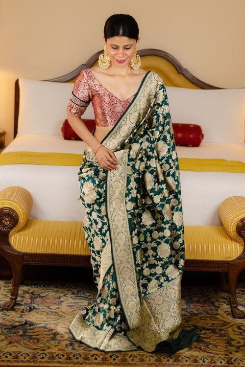 Load image into Gallery viewer, Blissful Green Soft Banarasi Silk Saree With Classic Blouse Piece
