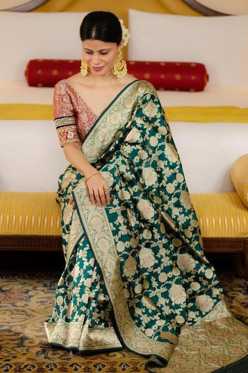 Load image into Gallery viewer, Blissful Green Soft Banarasi Silk Saree With Classic Blouse Piece
