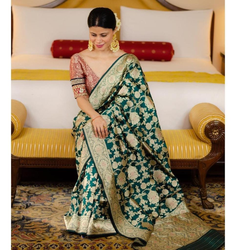 Blissful Green Soft Banarasi Silk Saree With Classic Blouse Piece