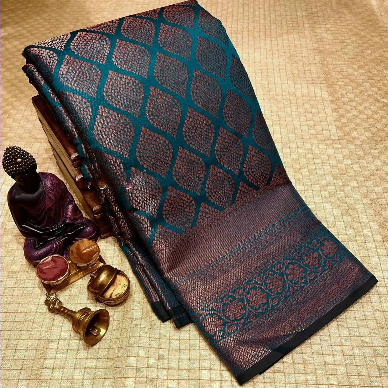 Woebegone Rama Soft Silk Saree With Splendorous Blouse Piece