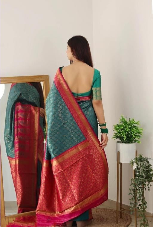 Incomparable Rama Soft Silk Saree With Luxuriant Blouse Piece